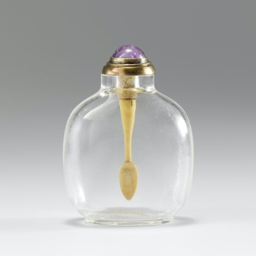 Clear glass of broad rectangular form