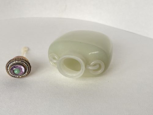 Nephrite of flask form with mask and ring handles - Image 2