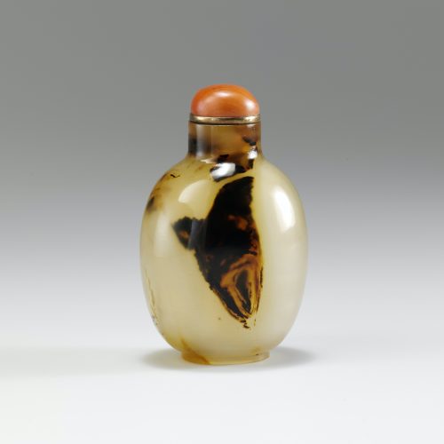 Chalcedony with silhouette of bird swooping