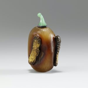 Chalcedony with the skin carved as peanuts